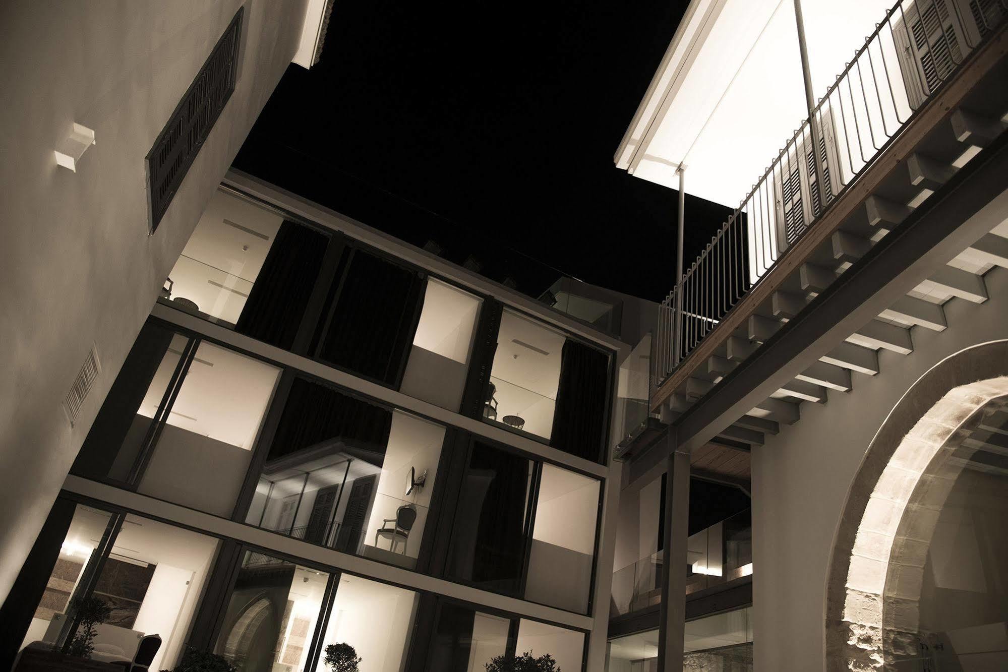 Lokàl Hotel Larnaca Buitenkant foto